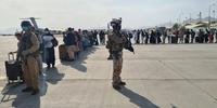 Talibã acusa os estadunidenses de serem os responsáveis pelo caos gerados por pessoas tentando deixar o Afeganistão no aeroporto de Cabul