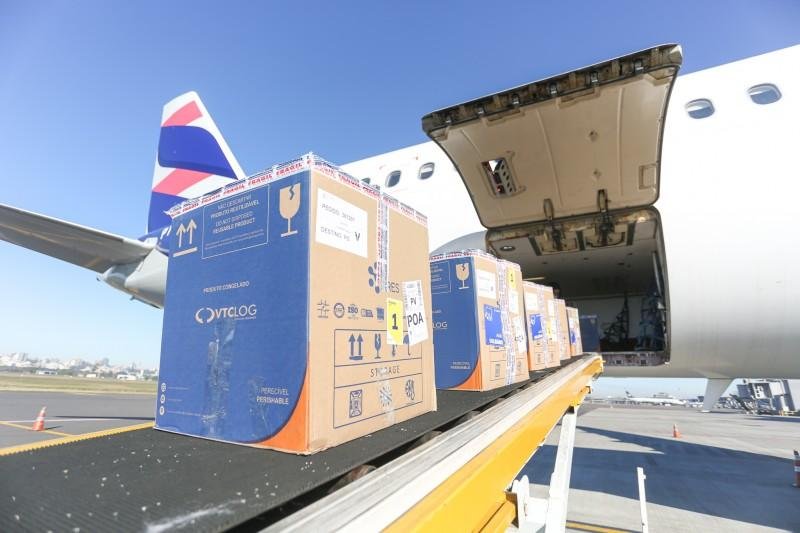 O Rio Grande do Sul recebeu neste domingo 92.100 doses da vacina Corovanac contra a Covid-19