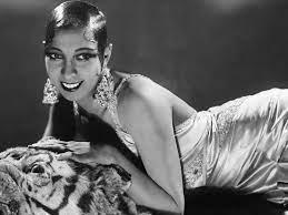 Josephine Baker foi uma cantora e dan&ccedil;arina, sendo conhecida pelos apelidos de V&ecirc;nus Negra e P&eacute;rola Negra