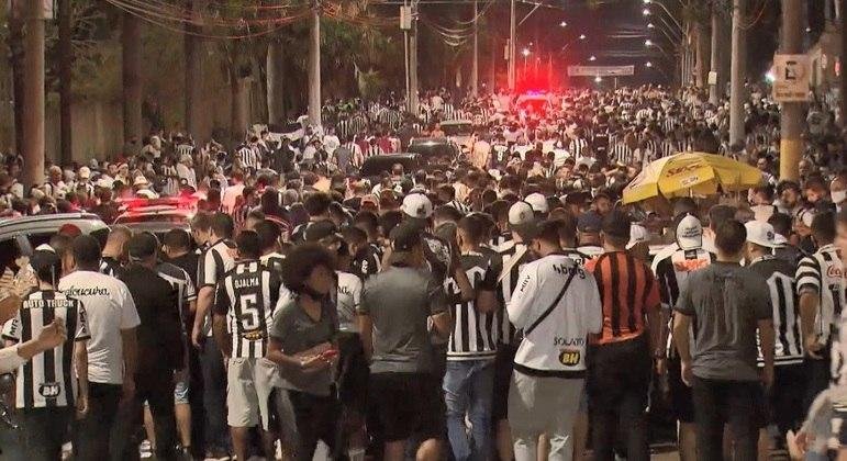 Prefeitura volta a proibir as torcidas ap&oacute;s as aglomera&ccedil;&otilde;es registradas nos jogos do Atl&eacute;tico-MG e do Cruzeiro