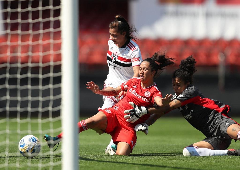 Shash&aacute; marcou o terceiro gol contra o S&atilde;o Paulo, no Morumbi, que garantiu o Inter nas semifinais do Campeonato Brasileiro feminino 2021