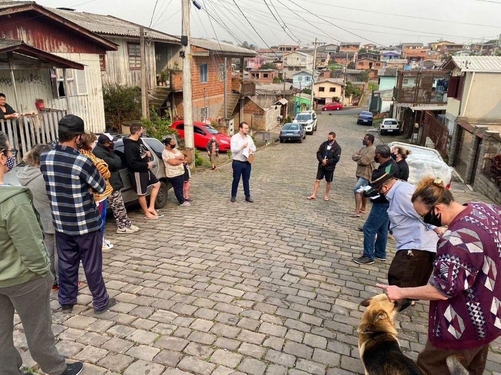 Secret&aacute;rio do Urbanismo, Jo&atilde;o Uez, conversou com moradores do Loteamento Vit&oacute;ria sobre a nova legisla&ccedil;&atilde;o