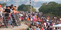 Multidão ocupou os espaços à beira do Guaíba