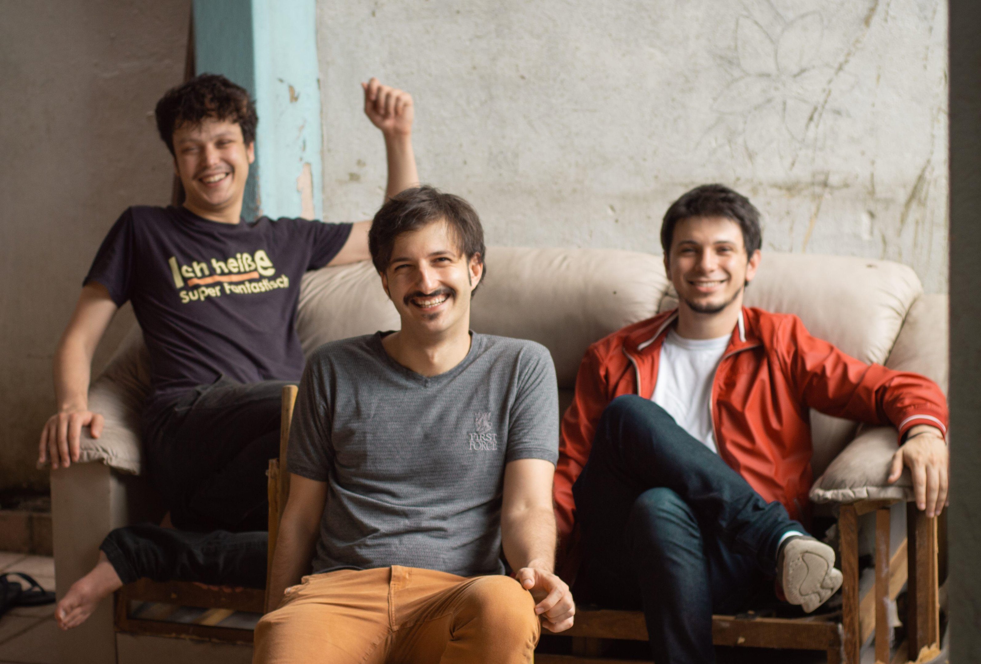 V&iacute;deo do trio marca o t&eacute;rmino do ciclo de divulga&ccedil;&atilde;o do EP &ldquo;Trancado para Dentro&rdquo;