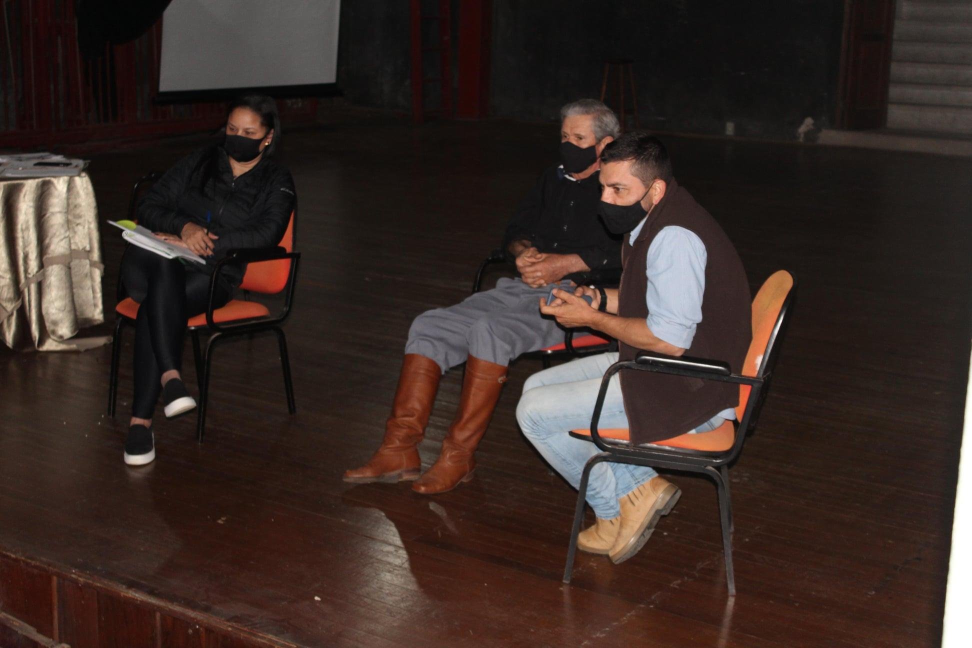 Encontro aconteceu no Teatro Prezewodowski e contou com a presen&ccedil;a de representantes das entidades tradicionalistas
