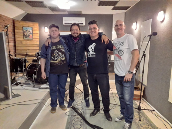 Projeto totalmente independente do grupo foi gravado em dezembro de 2020, no Retrola Est&uacute;dio