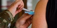 Estudo mostra menor proteção com o aumento da idade do imunizado
