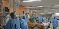 Hospitais seguem pressionados por pandemia