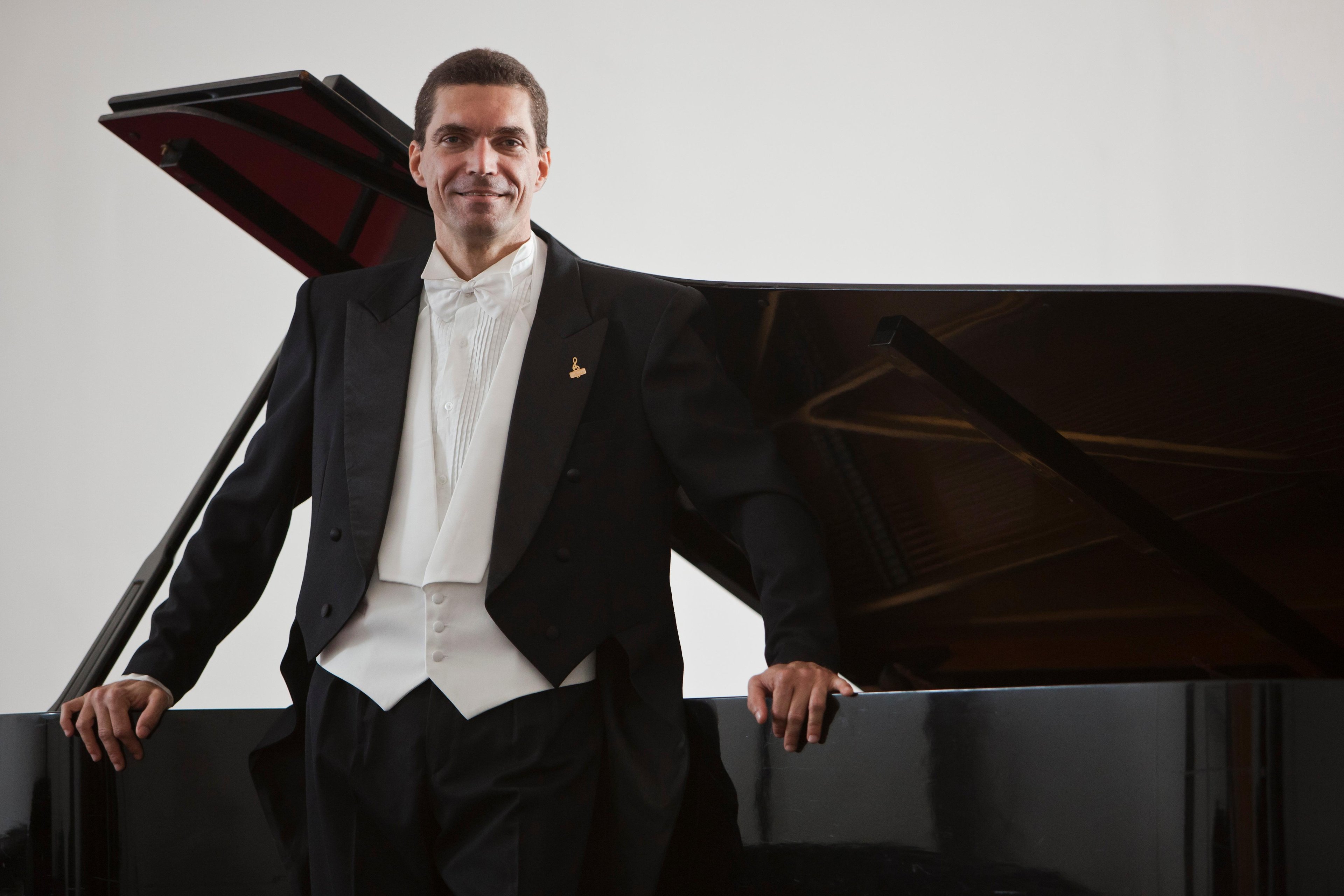 Como oitava atra&ccedil;&atilde;o da "Casa da M&uacute;sica na Sua Casa", haver&aacute; a apresenta&ccedil;&atilde;o da soprano Andiara Mumbach, acompanhada do pianista Andr&eacute; Carrara