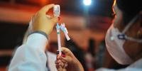 Oito em cada dez adultos do Brasil já receberam ao menos uma dose da vacina contra a Covid, segundo Ministério da Saúde
