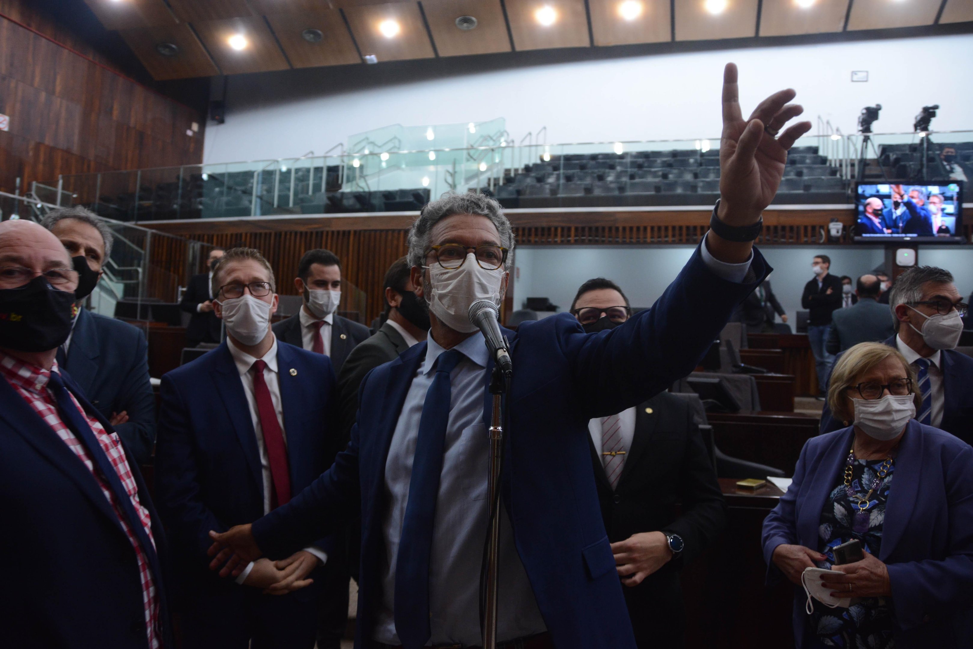 Projeto foi aprovado com 33 votos favor&aacute;veis e 19 contr&aacute;rios