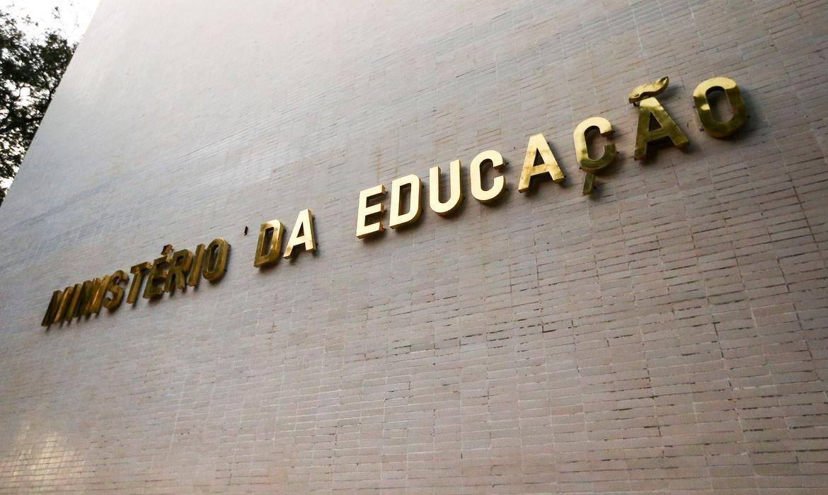 MEC adicionou um dia ap&oacute;s suspens&atilde;o provis&oacute;ria de sistema