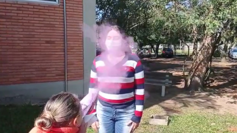 Nuvem e m&aacute;scara