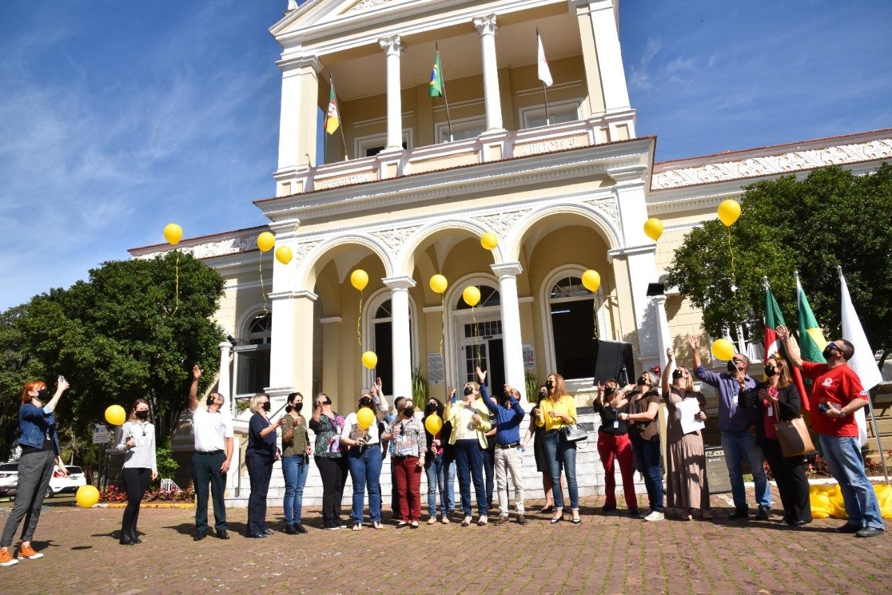 Lan&ccedil;amento da campanha teve distribui&ccedil;&atilde;o de sementes de girassol e a soltura de bal&otilde;es de g&aacute;s