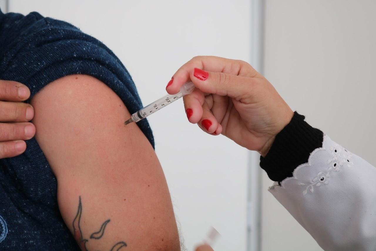 O &iacute;ndice de vacinados com a primeira dose no munic&iacute;pio &eacute; de apenas 50% entre 18 e 19 anos