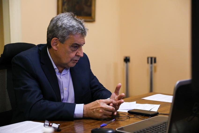 Ap&oacute;s o governo do Estado autorizar o retorno do publico, Melo sancionou o projeto que autoriza a presen&ccedil;a dos torcedores nos est&aacute;dios de Porto Alegre