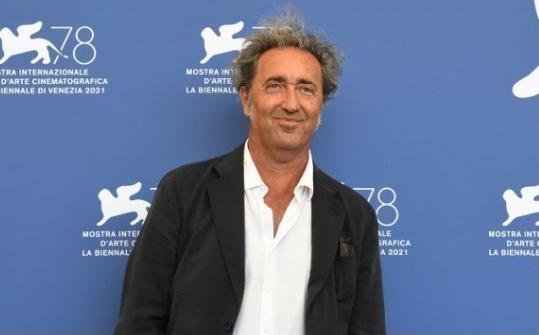 O diretor regressa &agrave; sua cidade para contar a hist&oacute;ria da sua adolesc&ecirc;ncia e da sua voca&ccedil;&atilde;o de cineasta em circunst&acirc;ncias tr&aacute;gicas