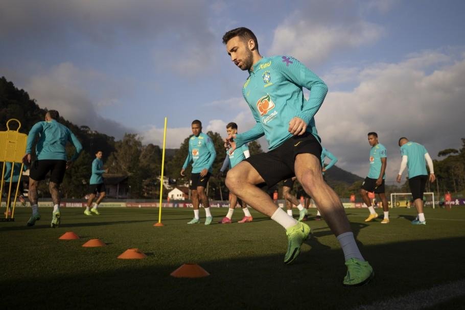 L&eacute;o Ortiz substituir&aacute; Marquinhos na Sele&ccedil;&atilde;o Brasileira