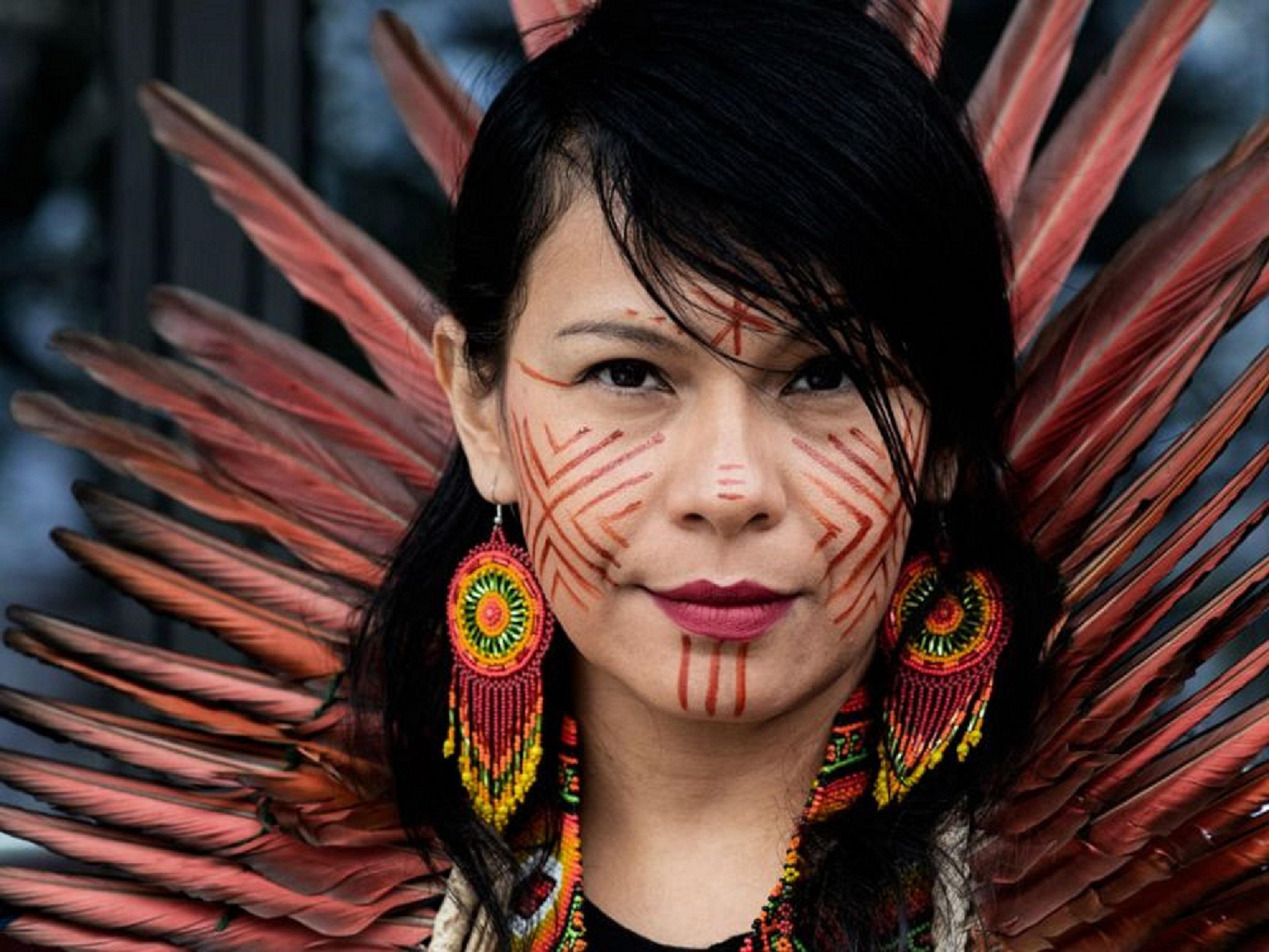 Daiara Tukano, do povo Tukano, &eacute; artista e ativista dos direitos ind&iacute;genas