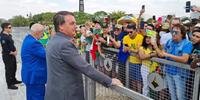 Bolsonaro falou com seus apoiadores nesta segunda-feira
