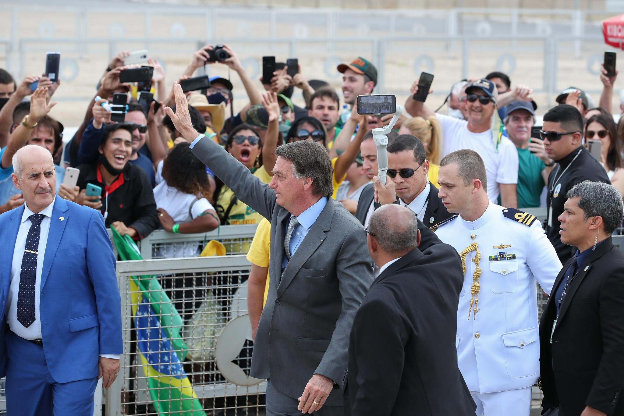 Medida serviu para aumentar a tens&atilde;o em rela&ccedil;&atilde;o as manifesta&ccedil;&otilde;es, estimuladas pelo presidente, neste feriado