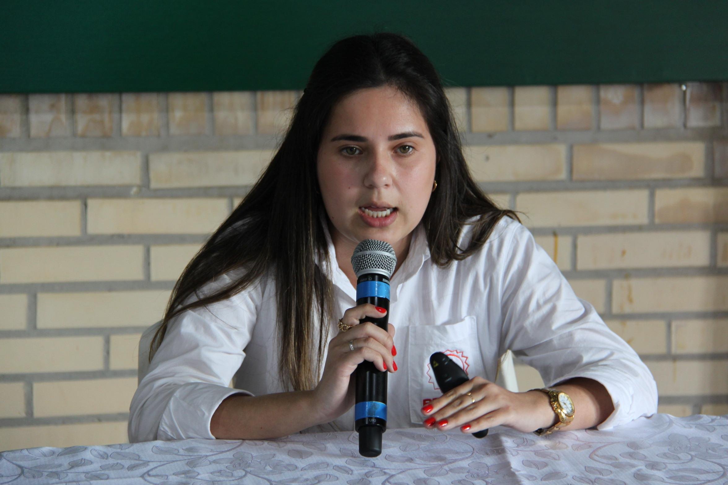 A m&eacute;dica veterin&aacute;ria e consultora da Propec, N&aacute;talli Britto