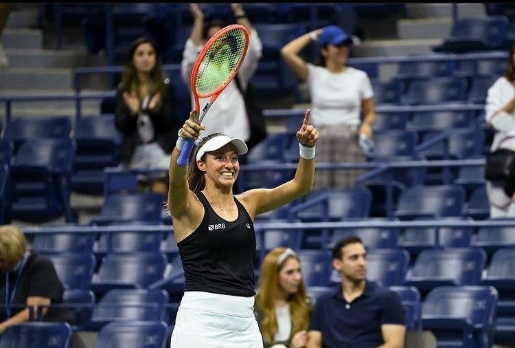 Luisa Stefani est&aacute; nas quartas do US Open