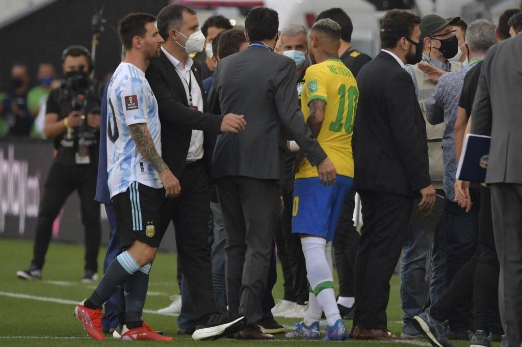 Partida foi interrompida aos quatro minutos