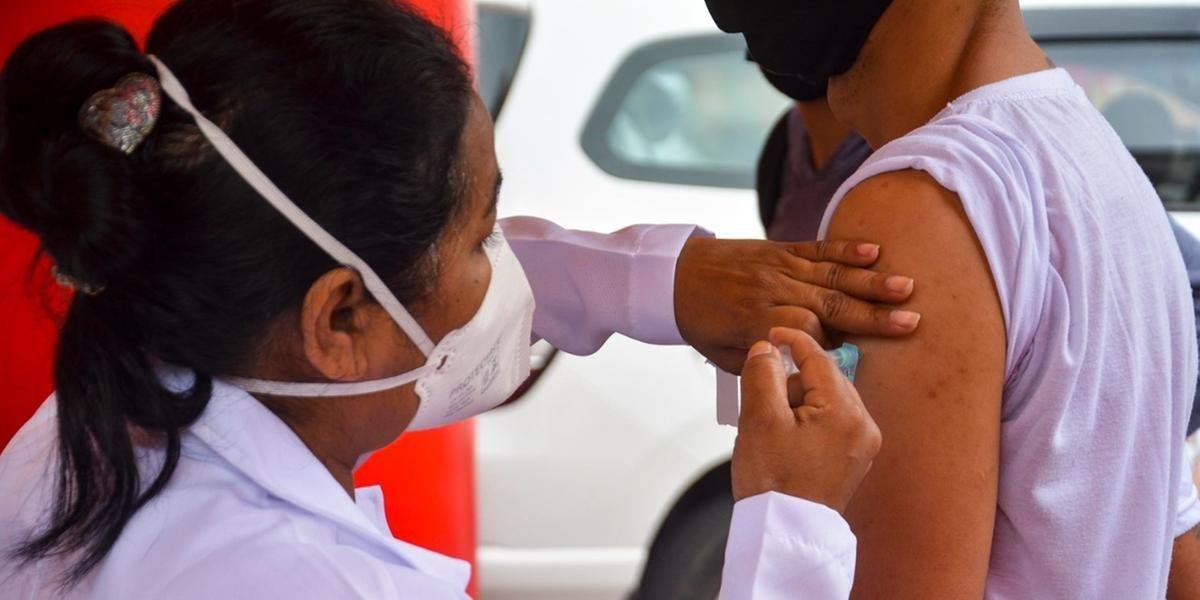 Vacina&ccedil;&atilde;o contra a Covid-19 chega a 32%