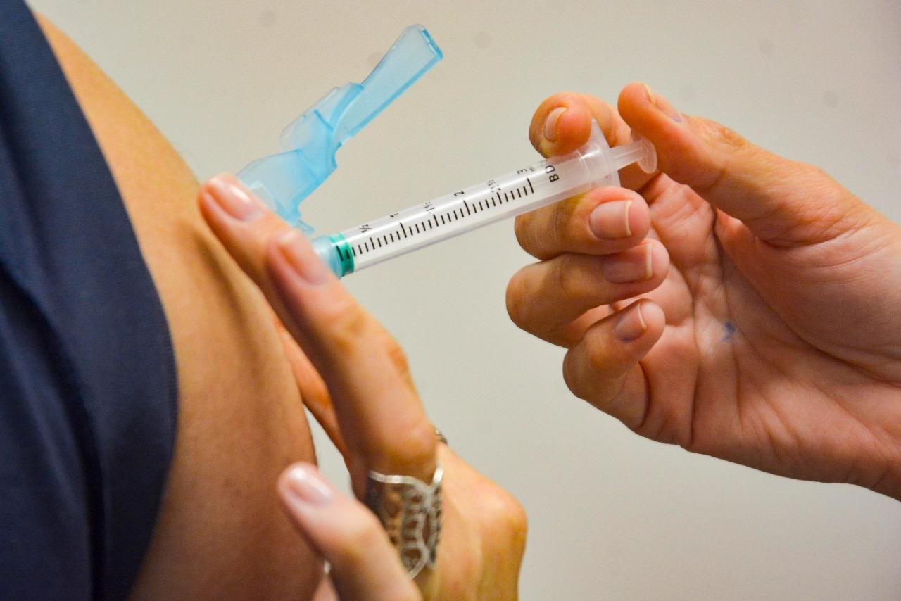 Centro de Conting&ecirc;ncia do Coronav&iacute;rus n&atilde;o descarta a possibilidade de uma quinta dose para aquelas pessoas que n&atilde;o tenham uma resposta imune adequada
