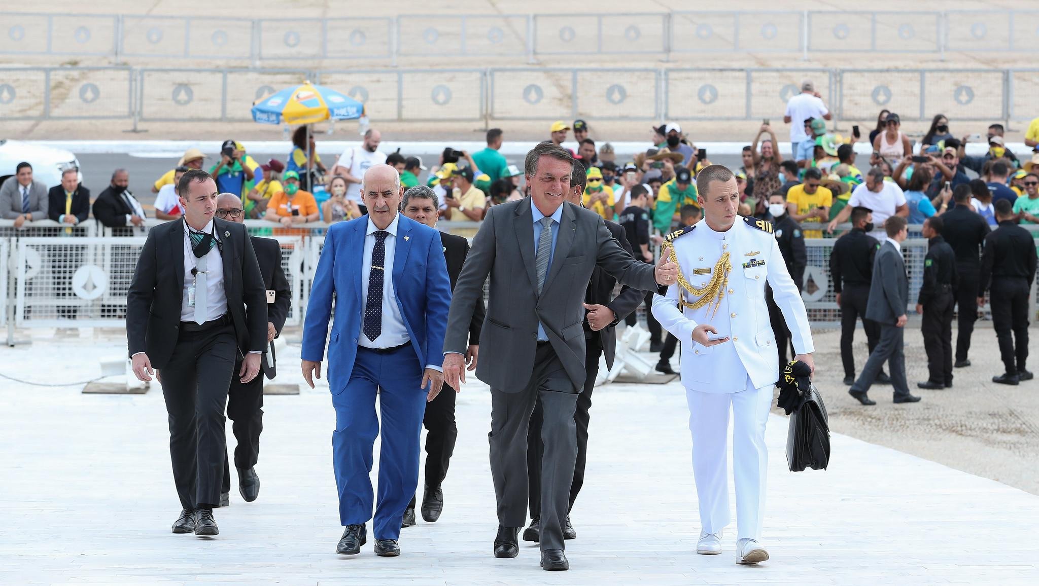 Bolsonaro dever&aacute; manter tensionamento com o STF