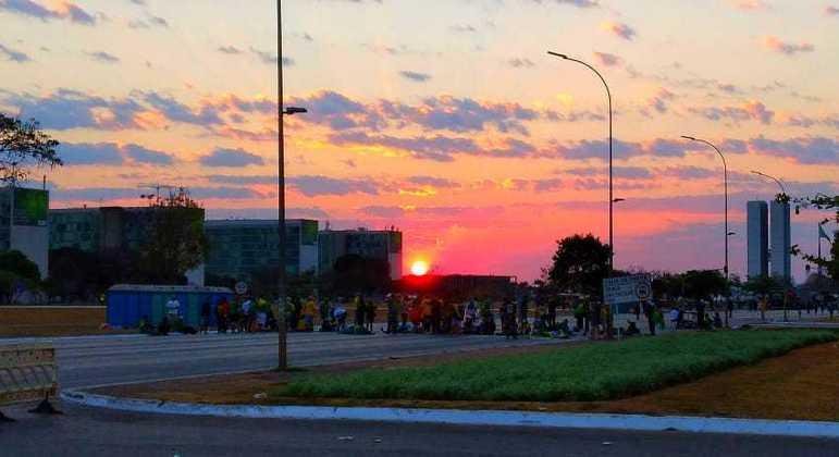 Manifestantes pedem impeachment e pris&atilde;o dos ministros do STF