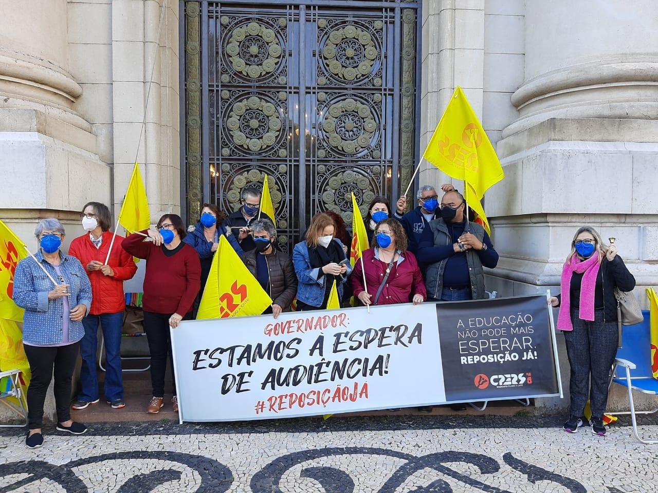 Trabalhadores tamb&eacute;m reclamam do congelamento do aux&iacute;lio refei&ccedil;&atilde;o