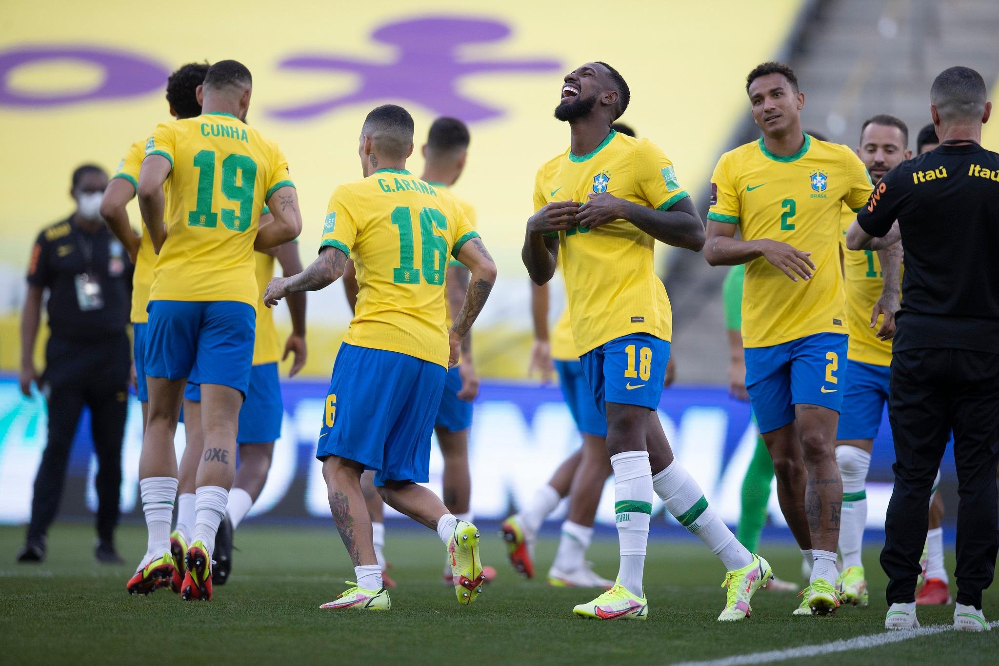 Brasil entra em campo para enfrentar o Peru