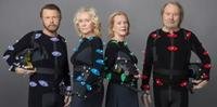 ABBA é um acrônimo para os primeiros nomes de Anni-Frid Lyngstad (75 anos), Agnetha Fältskog (71 anos), Björn Ulvaeus (76 anos) e Benny Andersson (74 anos)