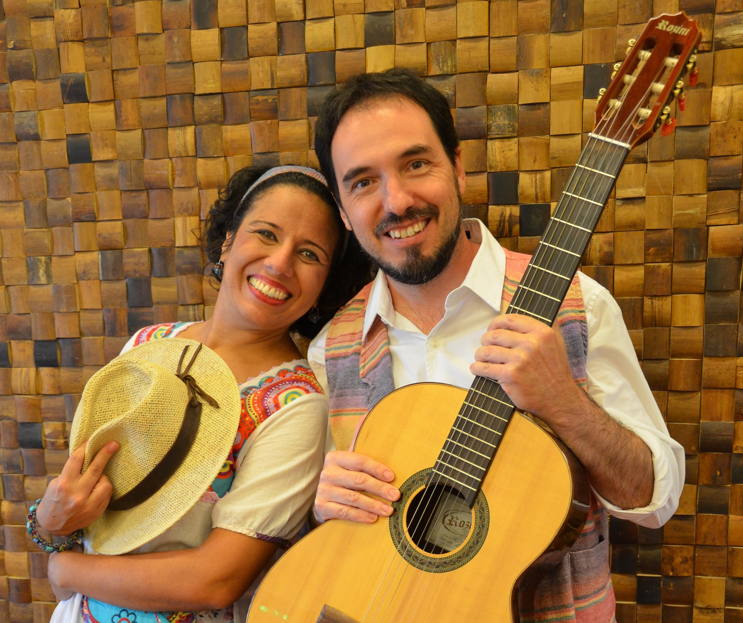 Em "Contos e Cantigas Populares", a contadora de hist&oacute;rias Kelly Orasi e m&uacute;sico Marcos Coin se valem da tradi&ccedil;&atilde;o oral brasileira, em hist&oacute;rias hist&oacute;rias que falam de mulheres valentes e de homens movidos pelo amor