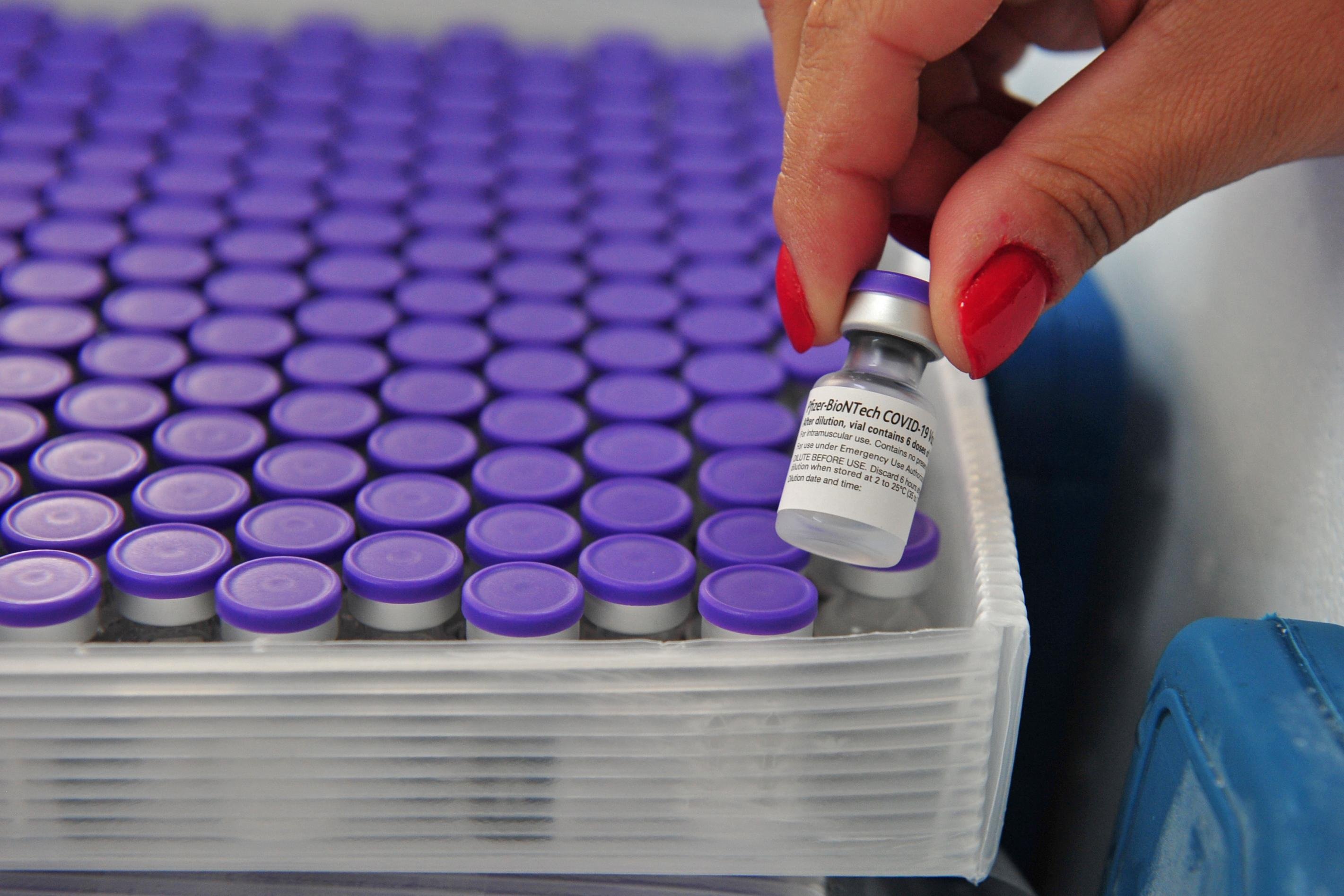 De acordo com a Pfizer, com as remessas de hoje, j&aacute; s&atilde;o 72 milh&otilde;es de doses do imunizante entregues ao pa&iacute;s