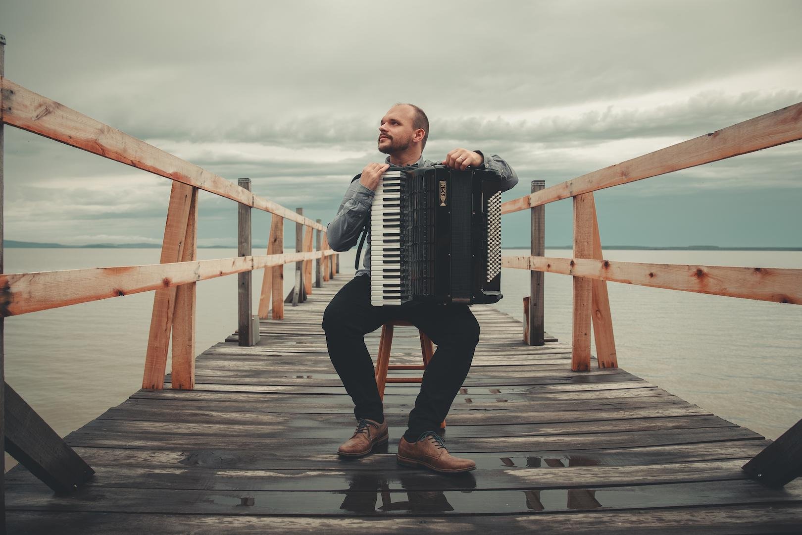 O acordeonista ga&uacute;cho, radicado em Portugal, Ronison Borba lan&ccedil;a seu primeiro disco solo em todas as plataformas digitais e tamb&eacute;m em formato f&iacute;sico