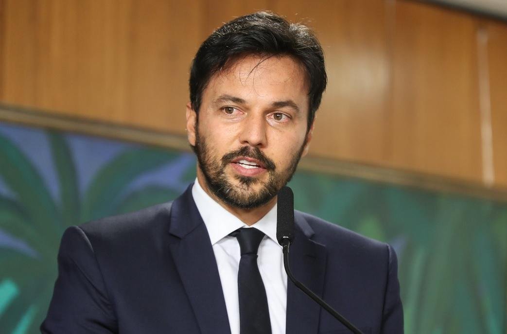 F&aacute;bio Faria salientou objetivo de realizar leil&atilde;o em outubro