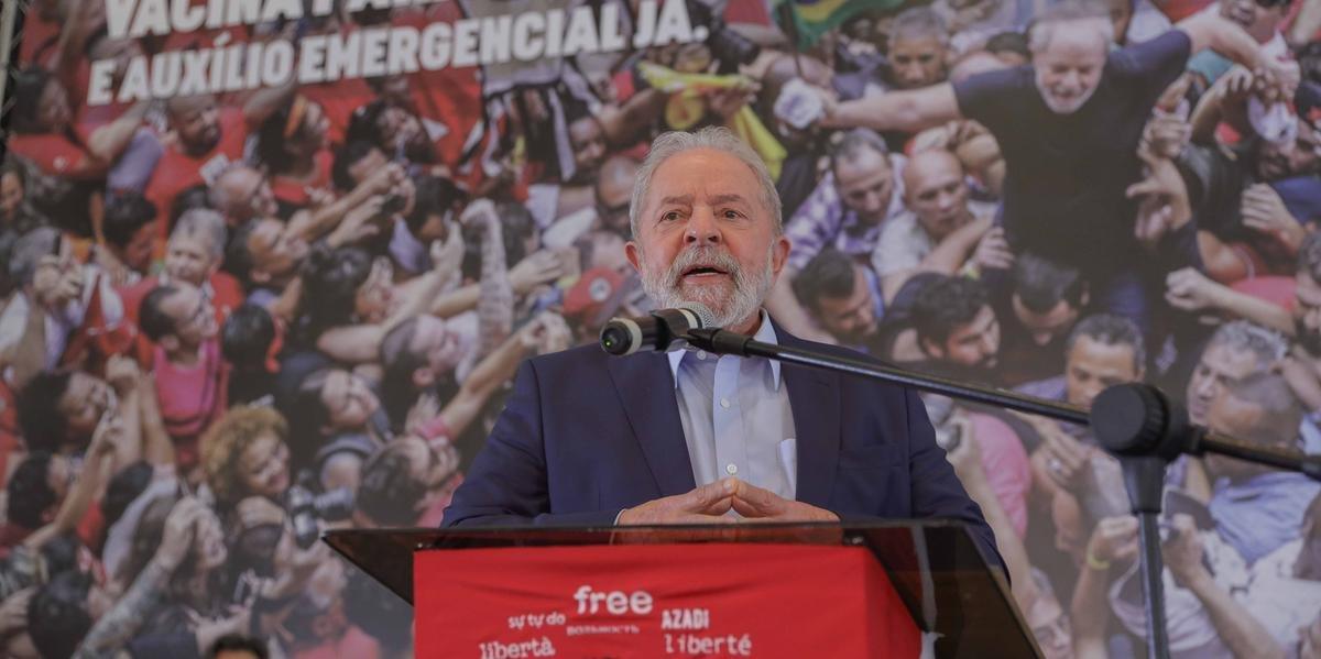 A liminar atende a um pedido da defesa do petista