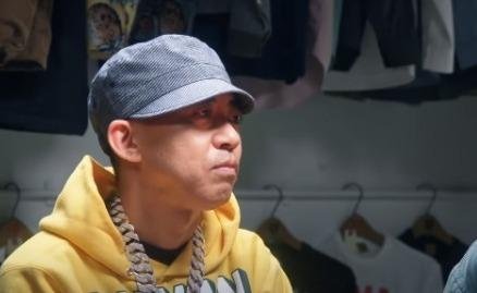 Nigo, cujo verdadeiro nome &eacute; Tomoaki Nagao, &eacute; conhecido no setor de roupa casual gra&ccedil;as &agrave; sua marca A Bathing Ape, que lan&ccedil;ou em T&oacute;quio em 1993