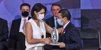 A honraria foi entregue pela primeira-dama Michele Bolsonaro