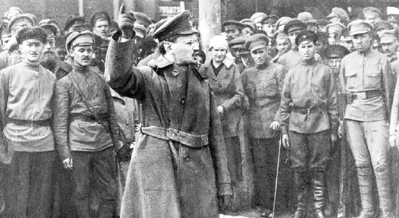 Trotsky foi organizar os militares na fronteira com a Ucr&acirc;nia.