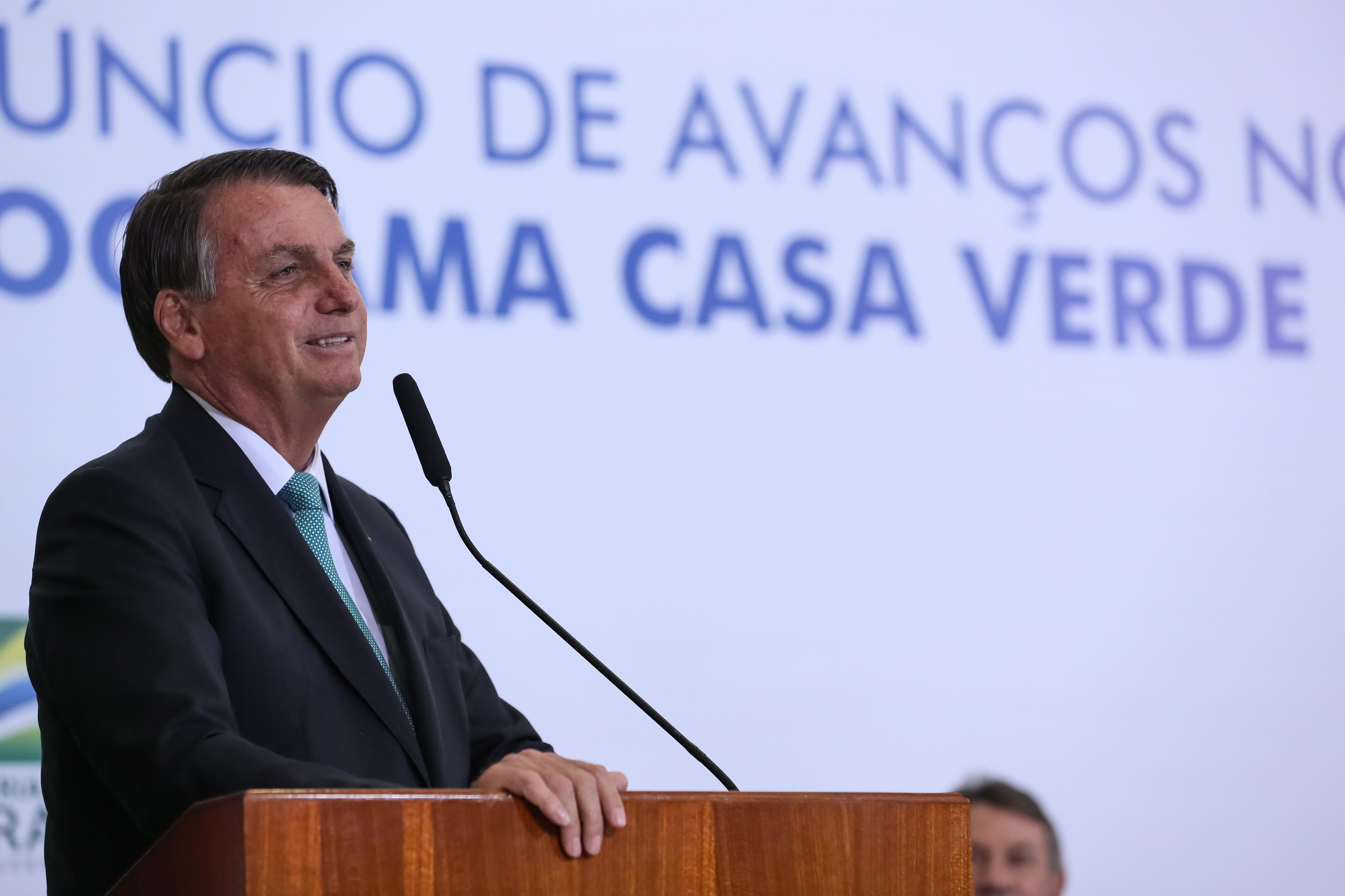 O imposto federal, pago em todas as movimenta&ccedil;&otilde;es financeiras, vai arrecadar R$ 2,4 bilh&otilde;es extras, segundo proje&ccedil;&atilde;o do governo