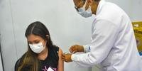 Porto Alegre imuniza adolescente de 15 anos ou mais nesta quinta-feira