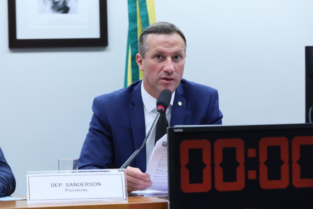 Deputado Sanderson foi o relator do projeto, que agora vai a plen&aacute;rio
