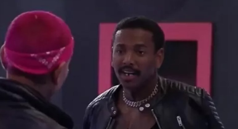 Nego do Borel perde dente durante a festa