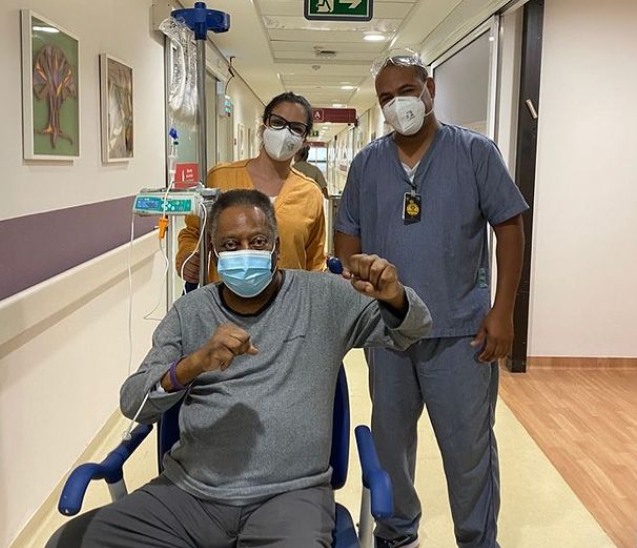 Pel&eacute; publicou imagem nas redes sociais