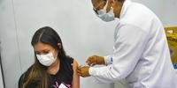 Respaldo legal mantém decisão por vacinação de adolescentes sem comorbidades