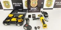 Agentes da Divisão de Investigação Criminal de Joinville apreenderam ferramentas